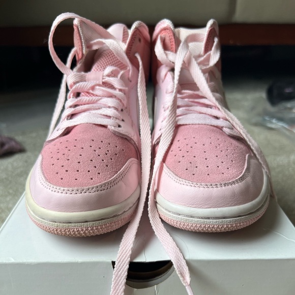 Women’s Air Jordan 1 mid digital pink - Picture 5 of 6